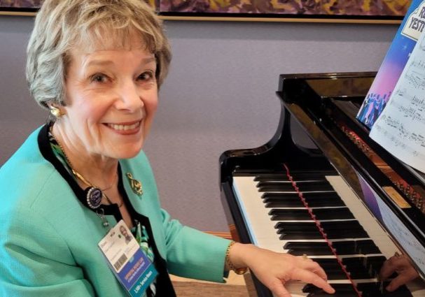 Diane Kingsbury At The Piano Small For Website